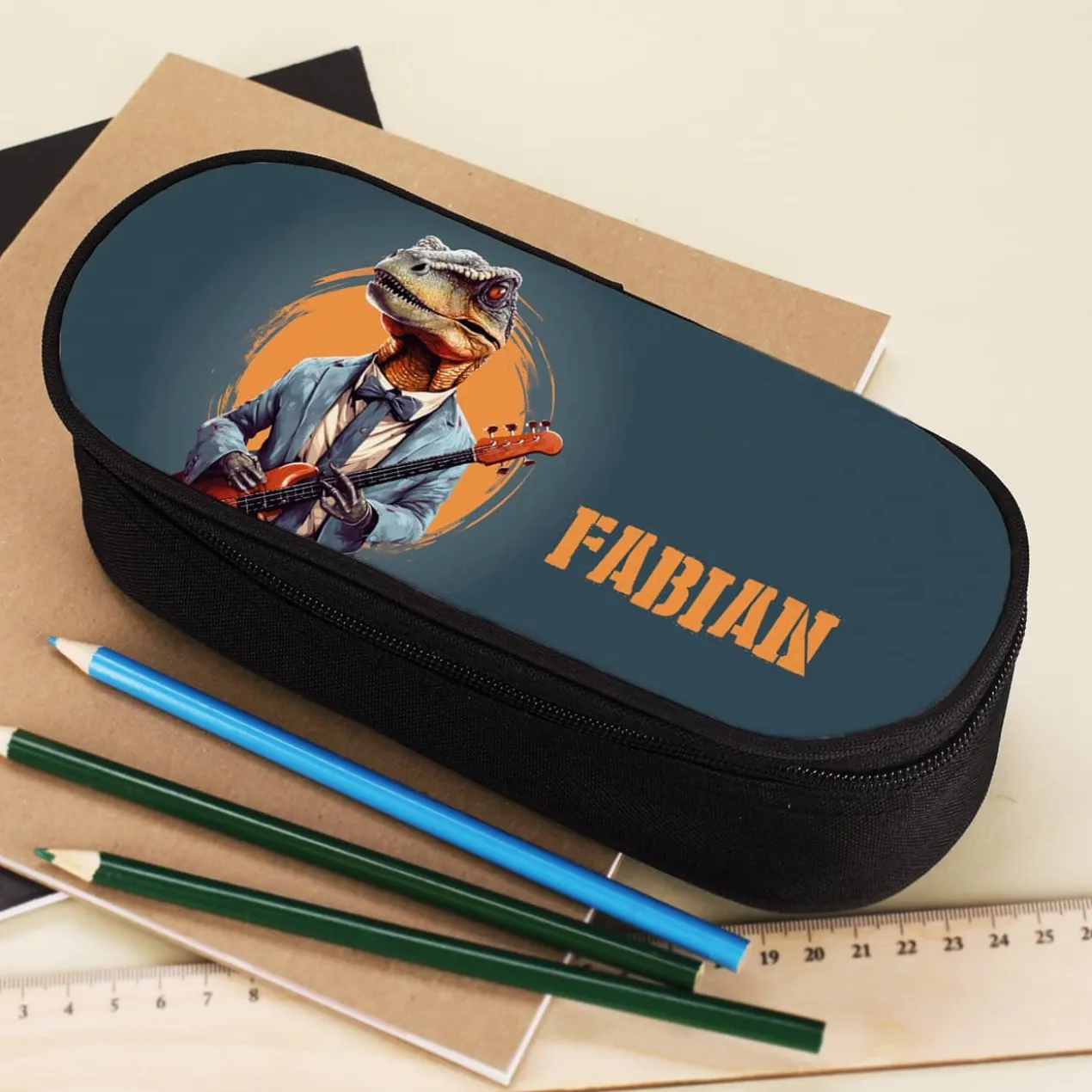 Stiftebox mit coolen Dinosauriern und Name