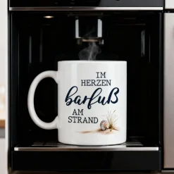 Tasse 'Im Herzen barfuß am Strand' | Keramiktasse mit Fernweh-Spruch | 300 ml
