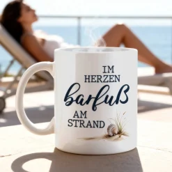 Tasse 'Im Herzen barfuß am Strand' | Keramiktasse mit Fernweh-Spruch | 300 ml