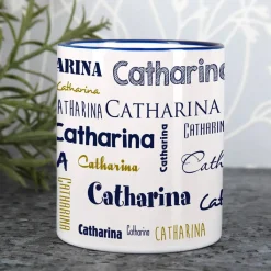 Tasse mit Ihrem Namen in verschiedenen Schriftarten und Farben