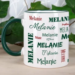 Tasse mit Ihrem Namen in verschiedenen Schriftarten und Farben