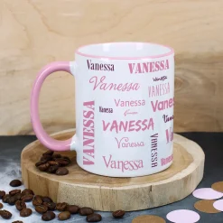 Tasse mit Ihrem Namen in verschiedenen Schriftarten und Farben