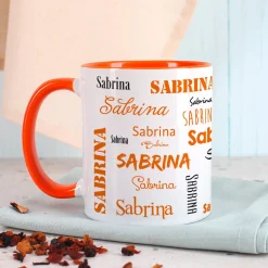 Tasse mit Ihrem Namen in verschiedenen Schriftarten und Farben