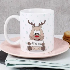 Tasse mit niedlichem Rentier und Ihrem Namen