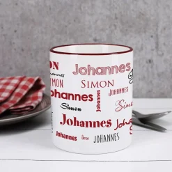 Tasse mit zwei Namen in verschiedenen Schriftarten