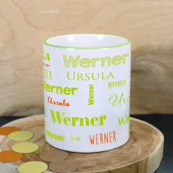 Tasse mit zwei Namen in verschiedenen Schriftarten