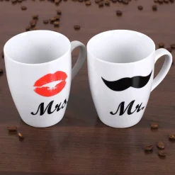 Tassen im Mr. & Mrs. Design, 2er Set in Geschenkverpackung