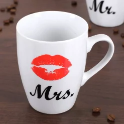Tassen im Mr. & Mrs. Design, 2er Set in Geschenkverpackung