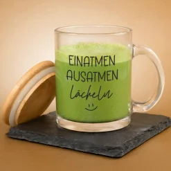 Teeglas 'Einatmen, Ausatmen, Lächeln' | Tasse aus Glas mit Holz Deckel als Geschenkidee