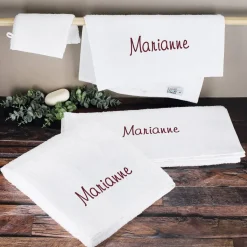4-teiliges Handtuchset in Weiß mit Name bestickt
