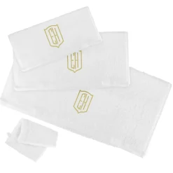 4-teiliges Handtuchset in Weiß mit Initialen bestickt in Silber oder Gold
