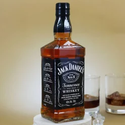 The Gentlemen's Club - Geschenkset mit zwei Whiskeygläsern und Jack Daniel's