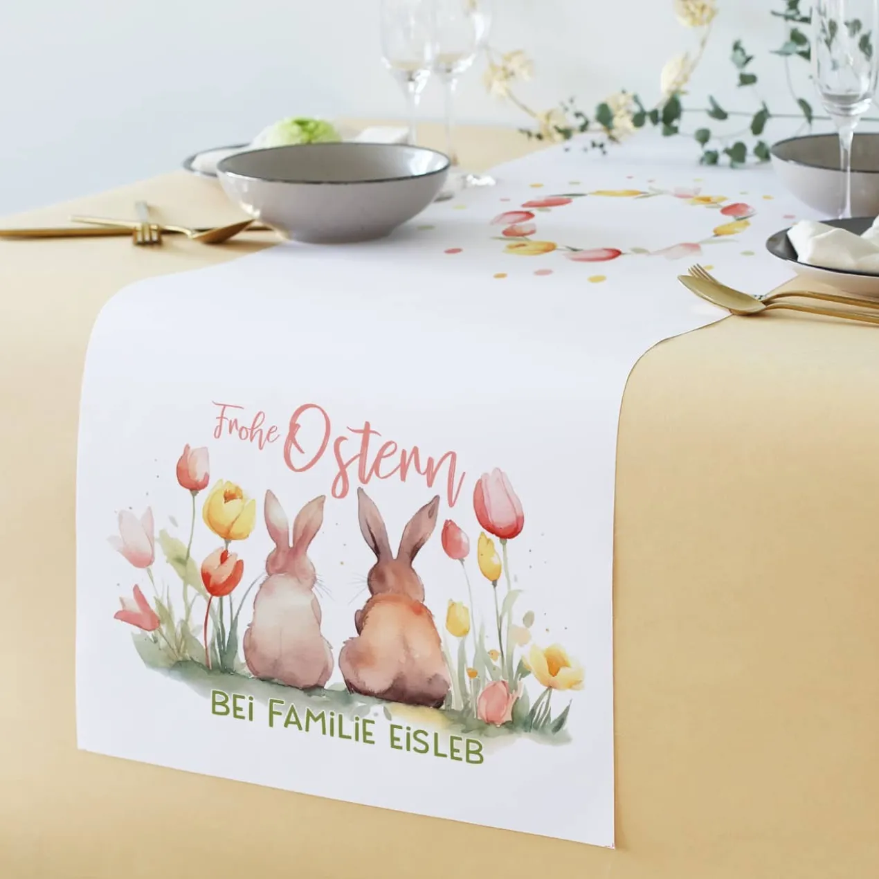 Tischläufer mit Osterhasen und Wunschtext in 2 Größen verfügbar