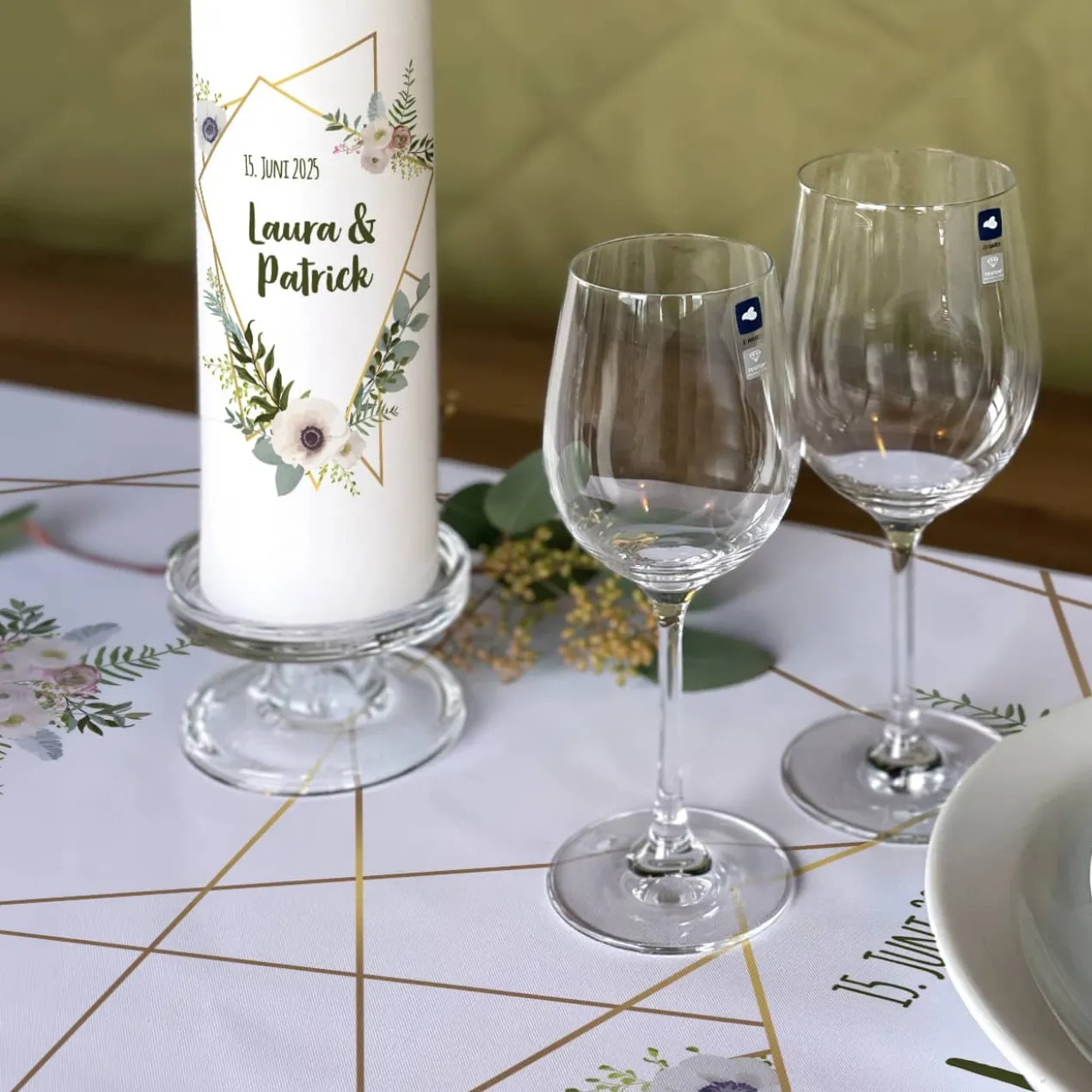 Tischläufer zur Hochzeit mit Namen, Datum & Blüten - in zwei Längen