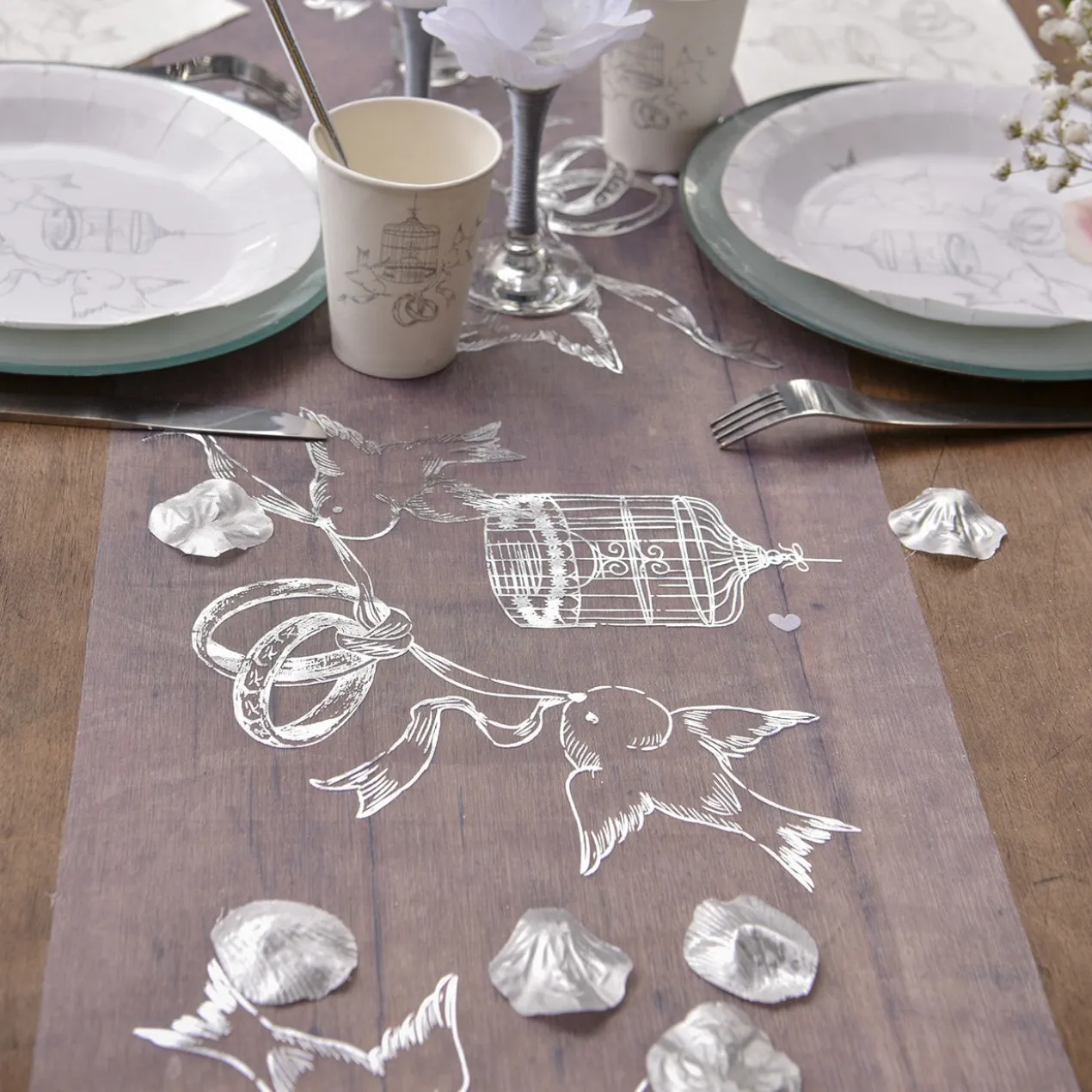 Tischläufer zur Hochzeit mit Taubenmotiv in Weiß