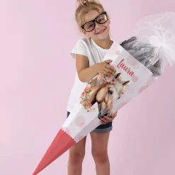 Traumhafte Schultüte mit Pferd, Blumen, Punkten und Name