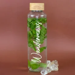 Trinkflasche aus Glas mit Name personalisiert 600 ml | Handmade Flasche mit Holzdeckel als Geschenk