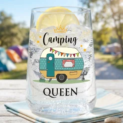 Trinkglas als Geschenk für Camperinnen & Camping Urlaub | Camping Queen mit Wohnwagen | Glas 430 ml