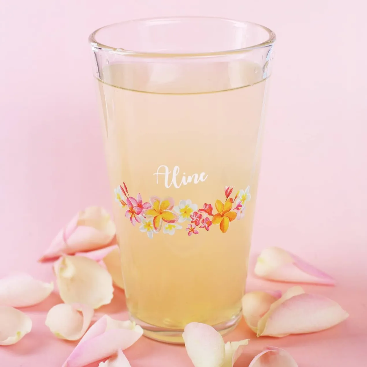 Trinkglas mit Namen und Tropenblumen