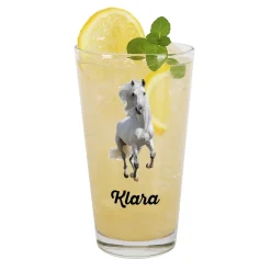 Trinkglas mit weißem Pferd und Name