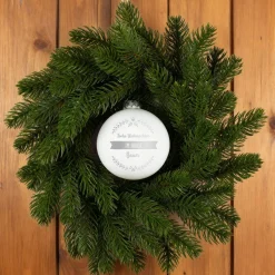 Türkranz & Wandschmuck mit personalisierter Christbaumkugel in Rot oder Weiß | Weihnachtsdeko