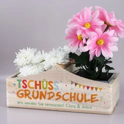 Tschüss Grundschule - Präsentkorb Pflanzkiste als Abschiedsgeschenk für Lehrer