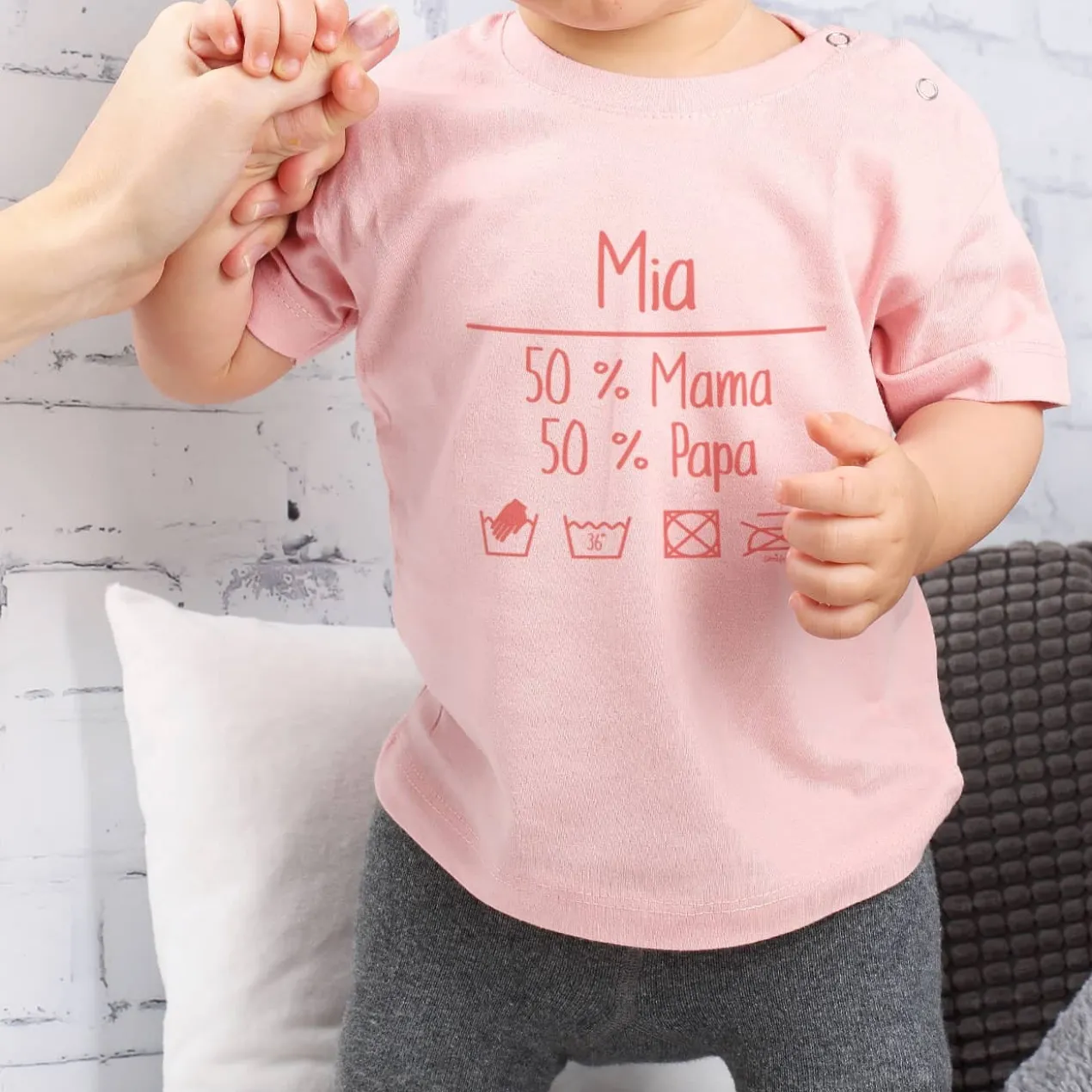 T-Shirt mit Baby-Waschanweisung und Namensaufdruck