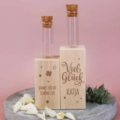 Viel Glück - gravierte Holzvase mit Reagenzgläsern, Name und Text