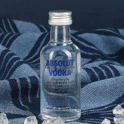 Vodka-Geschenkset mit Trinkglas und Absolut Vodka in Geschenkverpackung