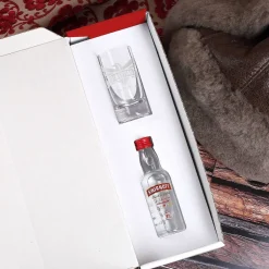 Vodka Smirnoff mit graviertem Vodkaglas in bedruckter Geschenkbox mit Glückwunschtext