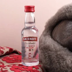 Vodka Smirnoff mit graviertem Vodkaglas in bedruckter Geschenkverpackung