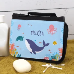 Waschtasche für Kinder mit Meeresmotiv und Name personalisiert | Kulturbeutel für Jungen und Mädchen