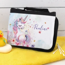 Waschtasche für Mädchen mit Einhorn Motiv und Name personalisiert | Kulturbeutel für Kinder