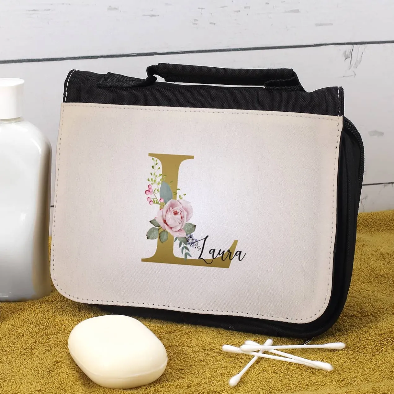 Waschtasche mit Rosen-Monogramm und Name