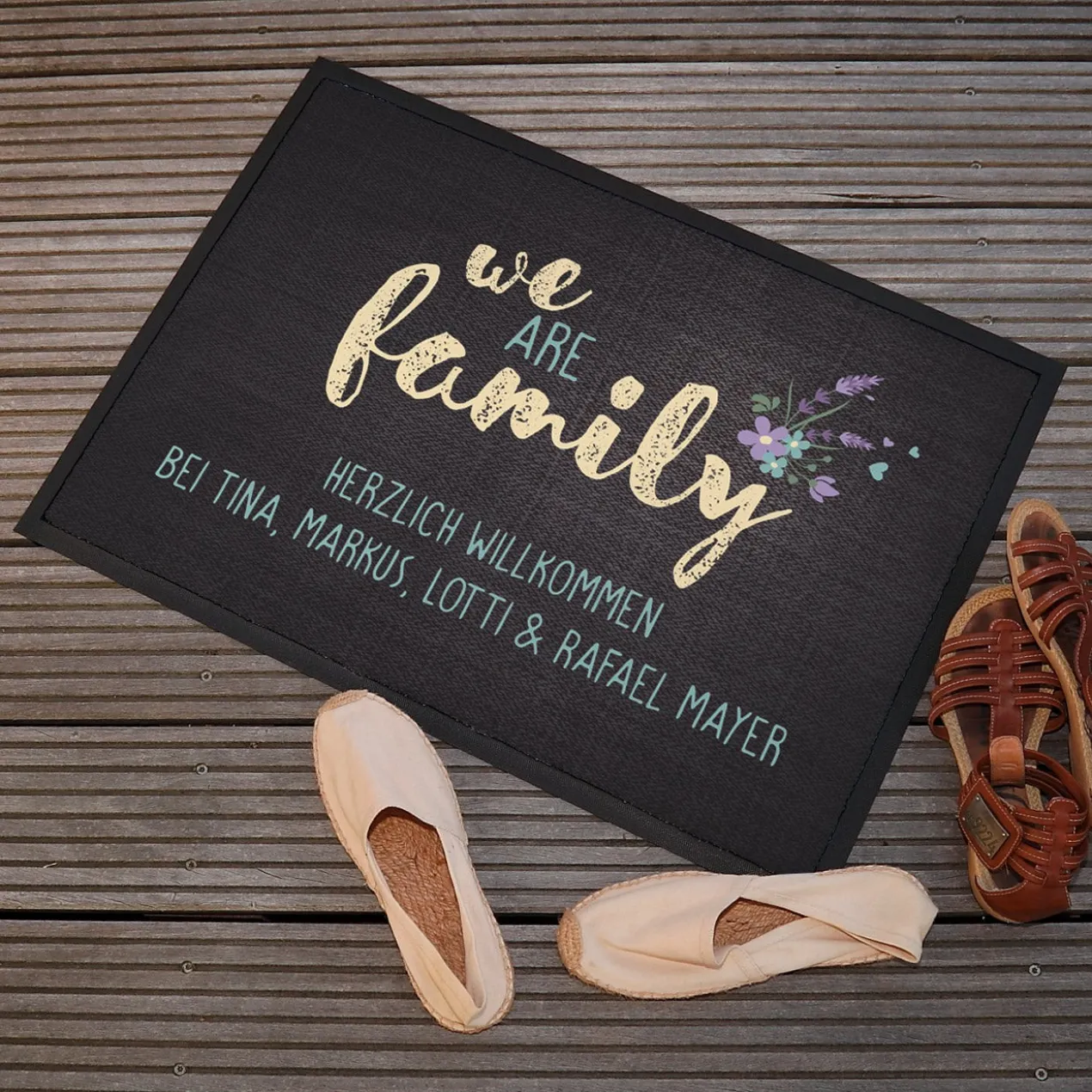We are family - bedruckte Fußmatte mit 2 Zeilen Wunschtext