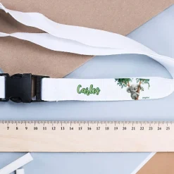 Weißes Schlüsselband mit kleinem Koala als Motiv und Wunschname