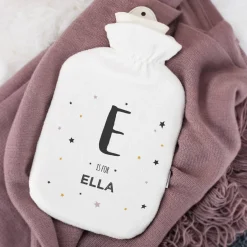 Weiße Wärmflasche mit Name und Initiale bedruckt