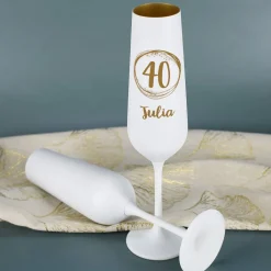 Weiß-Goldenes Sektglas zum Geburtstag mit Name und Alter graviert