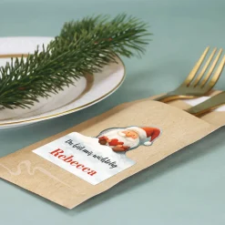 Weihnachtliche Bestecktüte mit persönlichem Wichtel-Etikett