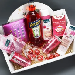 Weihnachtlicher Geschenkkorb mit Namensaufdruck und wahlweise Füllung
