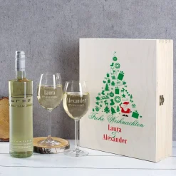 Weihnachtliches Weinset aus 2 gravierten Gläsern und Wein in Holzbox