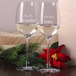 Weihnachtliches Weinset aus 2 gravierten Gläsern und Wein in Holzbox