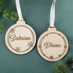 Weihnachtsbaumkugel aus Holz mit Name graviert in 5 Motiven