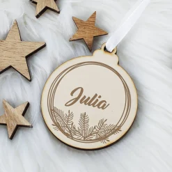 Weihnachtsbaumkugel aus Holz mit Name graviert in 5 Motiven