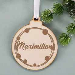 Weihnachtsbaumkugel aus Holz mit Name graviert in 5 Motiven