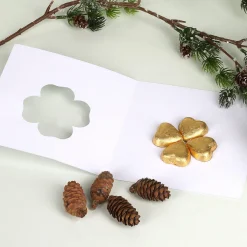Weihnachtskarte mit Lindt Schokoladen-Kleeblatt und Name