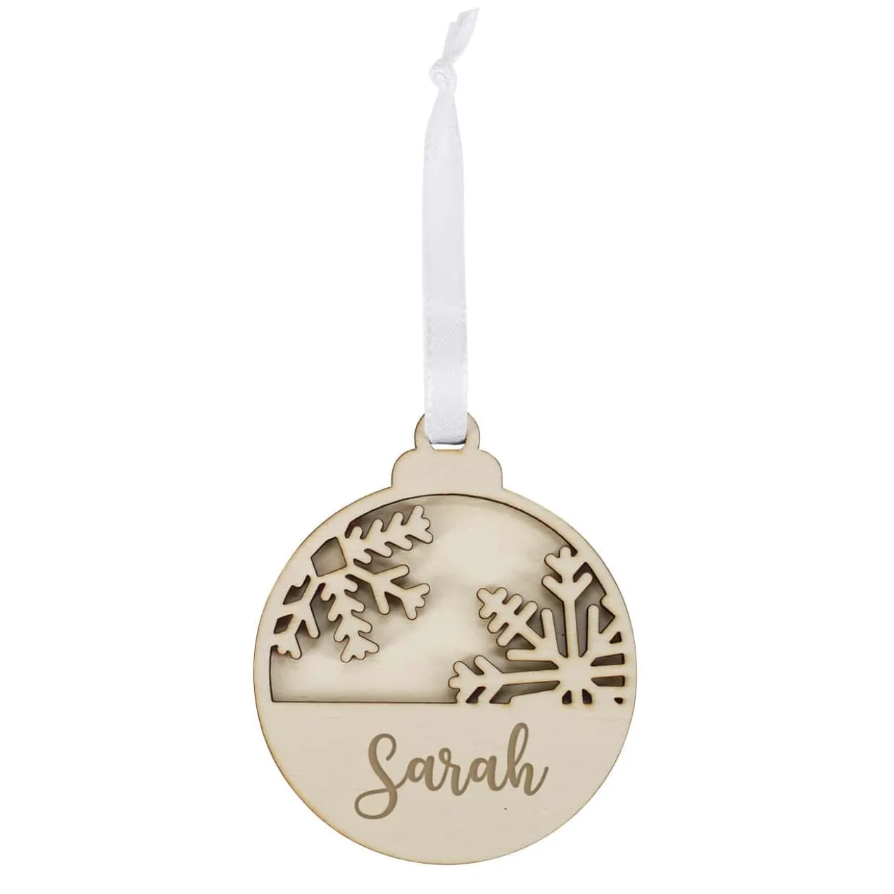 Weihnachtskugel aus Holz mit Schneeflockenmotiv und Namensgravur