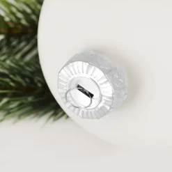 Weihnachtskugel mit Ihrem Wunschnamen und kleinem Herzchen graviert