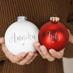 Weihnachtskugel mit Ihrem Wunschnamen und kleinem Herzchen graviert
