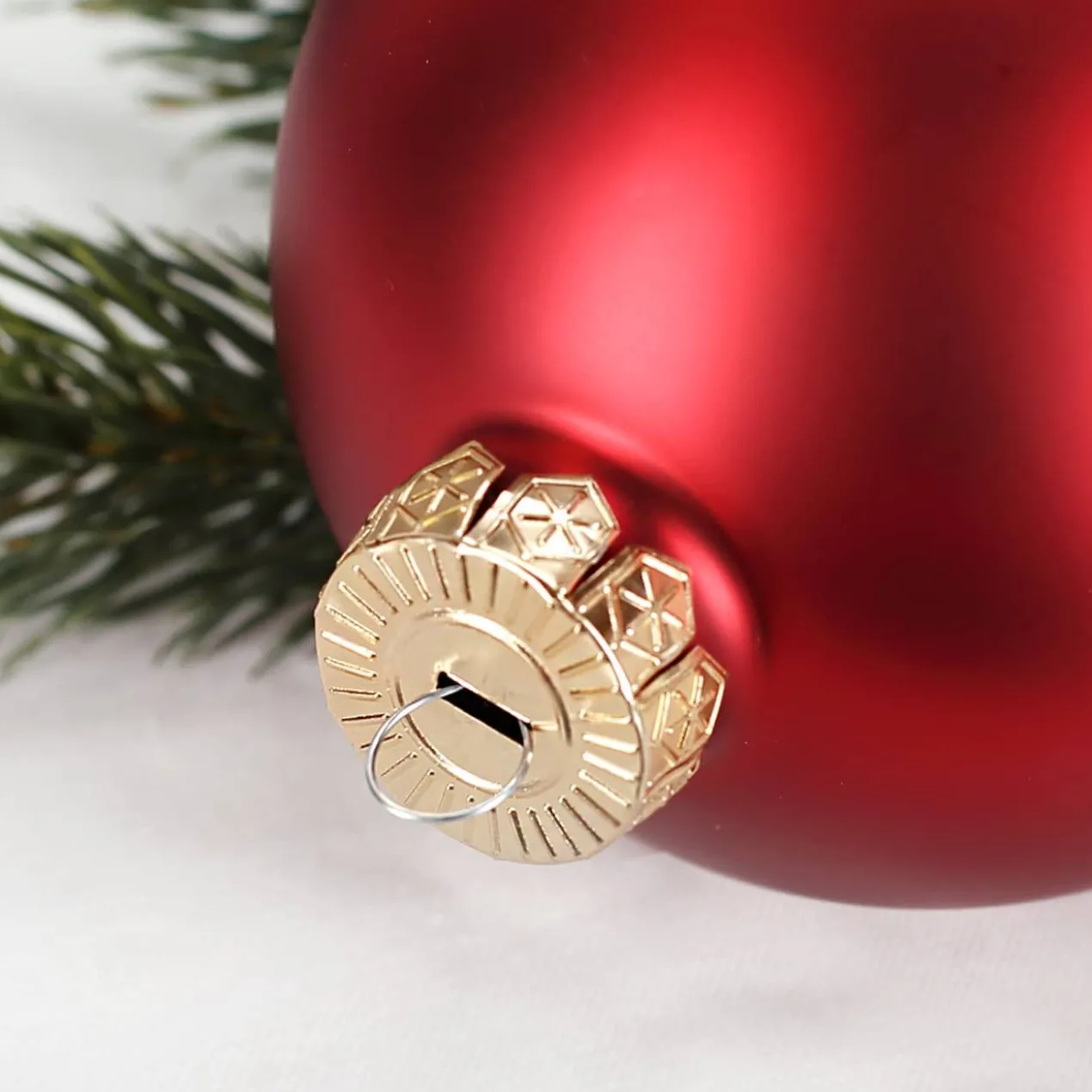 Weihnachtskugel mit Ihrem Wunschnamen und kleinem Herzchen graviert